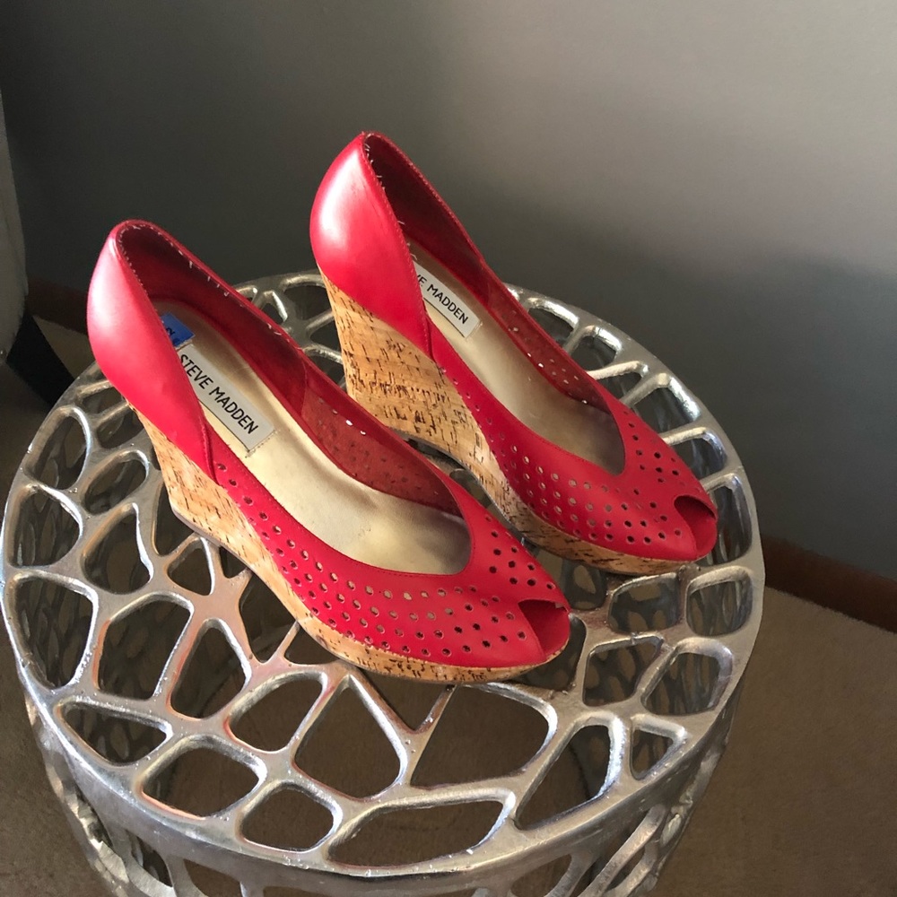 EUC - True Red - Stylish Steve Madden Wedge.